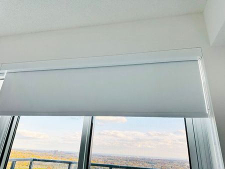 For Lease - 202 Burnhamthorpe Road Unit# 2007W, Mississauga, Ontario - Photo 2