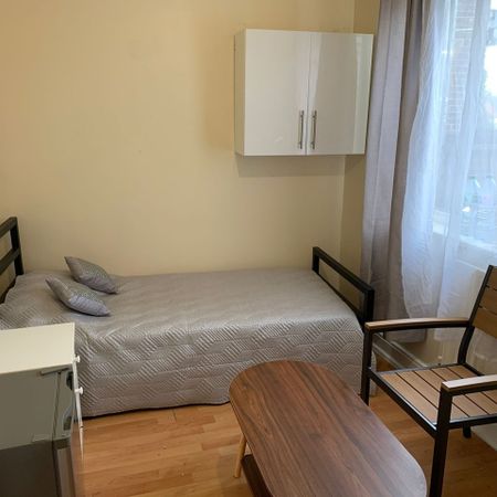 Room in a Shared Flat, Bowes Road, N11 - Photo 3