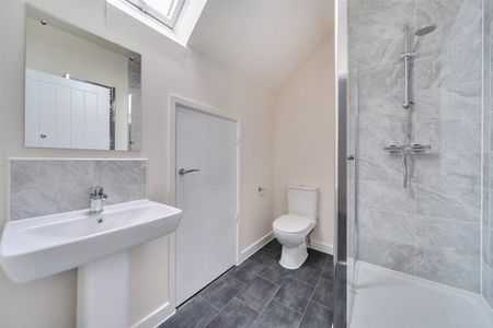 3 bedroom end of terrace house to rent - Photo 3