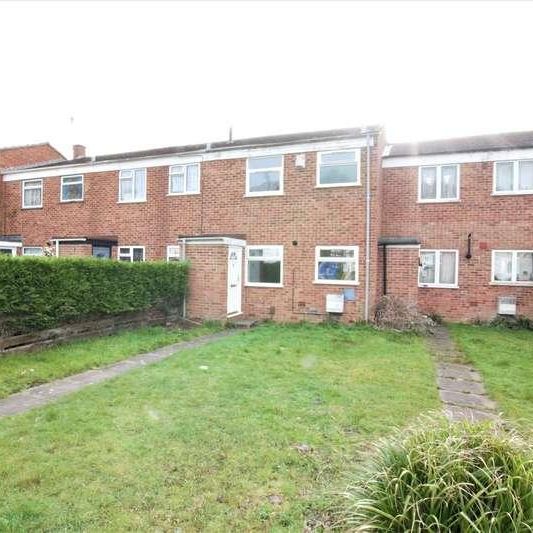 Pinewood Park, Farnborough, Berkshire, GU14 - Photo 1