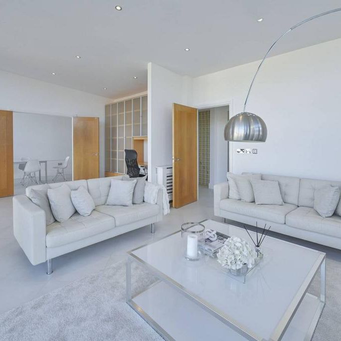 3 bedroom flat to rent - Photo 1