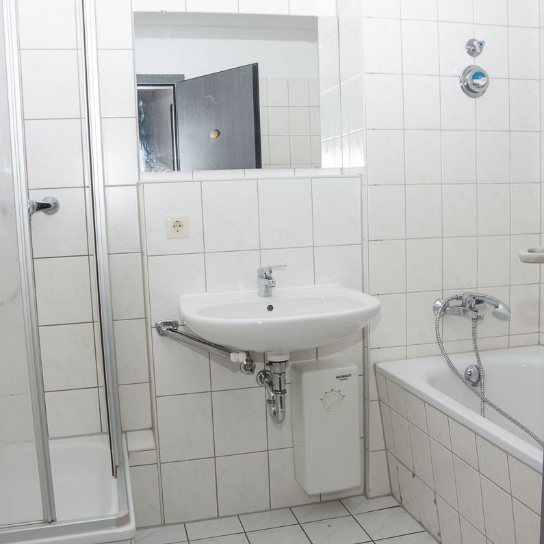 - Große Galeriewohnung mit Parkett - Bad mit Wanne und Dusche - Photo 1