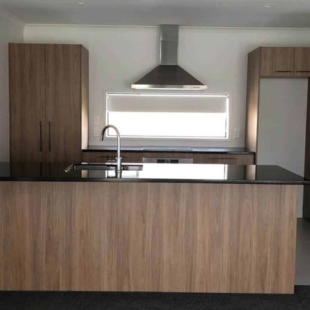 SPECIAL OF THE WEEK. One weeks free rent to ap... - Photo 4