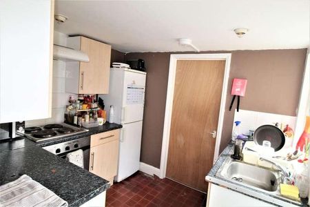 Bond Street, Englefield Green, TW20 - Photo 5