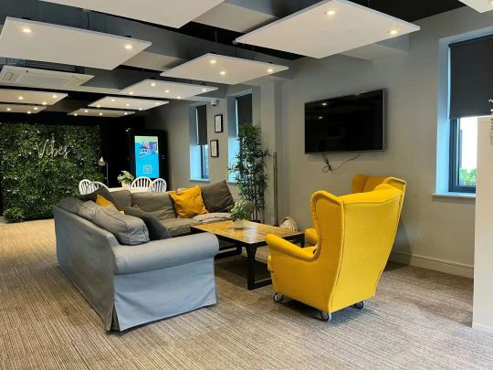 Studio Bronze - Photo 1