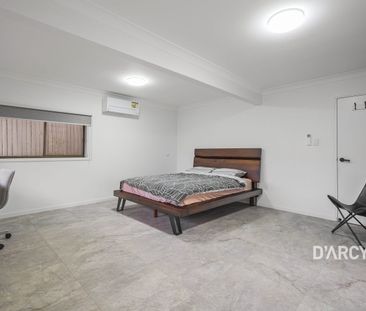 Light-filled 1-bed – Walk to South Bank & West End - Photo 1