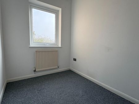 4 bedroom House To Let - Photo 4