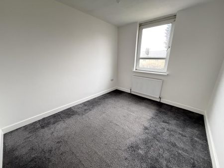 3 bedroom end of terrace house to rent - Photo 3