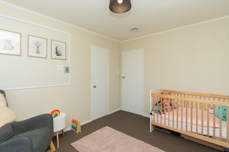 Spacious 3-Bedroom Family Home with Self-Contained Sleepout - 96 Aberdeen Drive - Photo 3