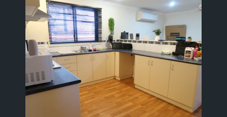 3x2 IN PRIME LOCATION – WALK TO BEACH & SHOPS! - Photo 3