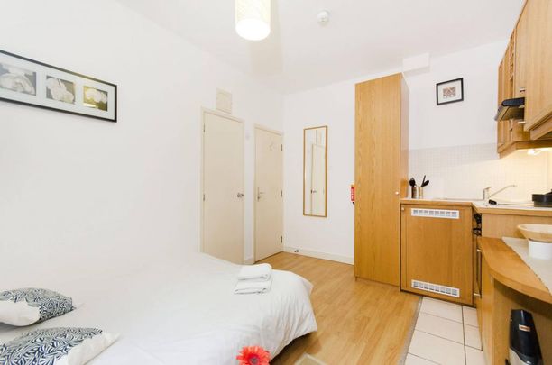 Flat 11 Fairholme Road, West Kensington W14 9JZ - Photo 1