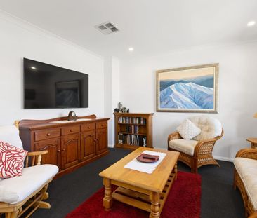 Modern 3 Bedroom Home in Sought-After Location - Photo 1