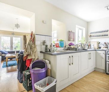 5 bedroom semi-detached house to rent - Photo 2