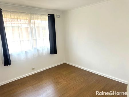 Renovated 3-Bedroom Home in Springvale! - Photo 3