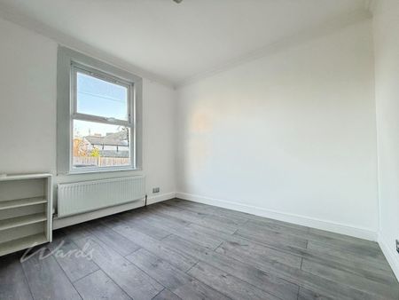 2 bedroom end of terrace house to rent - Photo 3