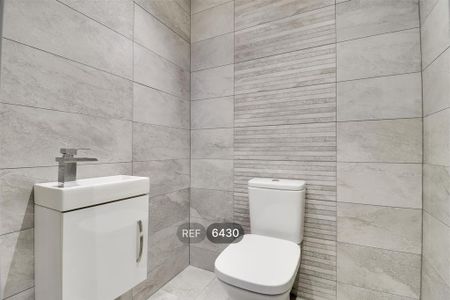 5 bedroom detached house to rent - Photo 4