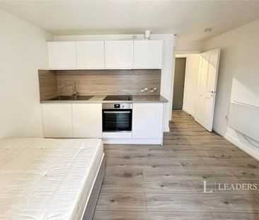 Studio to rent - Photo 2