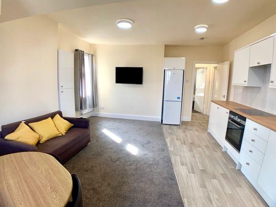 3 bedroom flat to rent - Photo 1