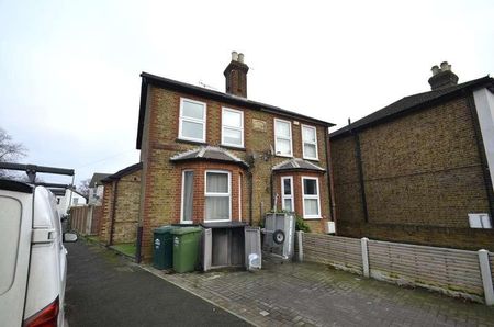 Farnell Road, Staines-upon-thames, TW18 - Photo 3