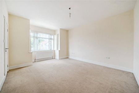 4 bedroom detached house to rent - Photo 3
