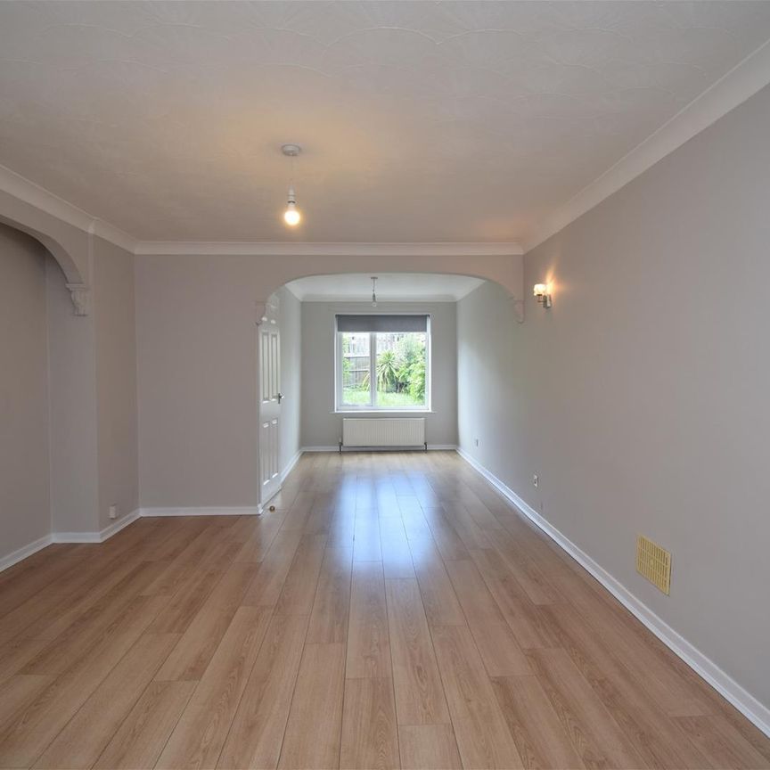 Cedar Avenue, Ossett - Photo 1
