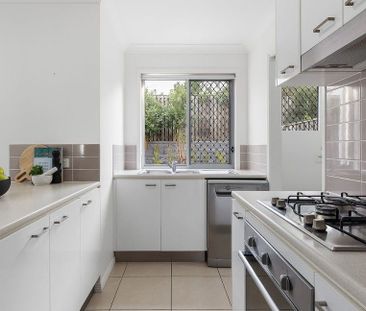 3 Bedroom Townhouse in Prime Location - Photo 4