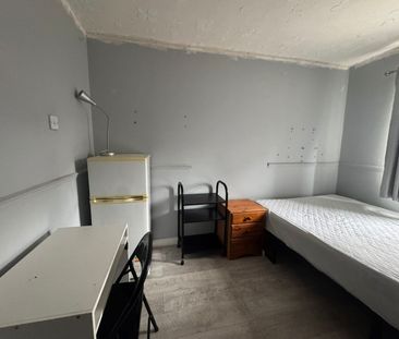 Room in a Shared House, Shipman Road, E16 - Photo 1