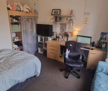 6 Bed - 1 Ash Crescent, Headingley, Leeds - LS6 3LE - Student - Photo 6