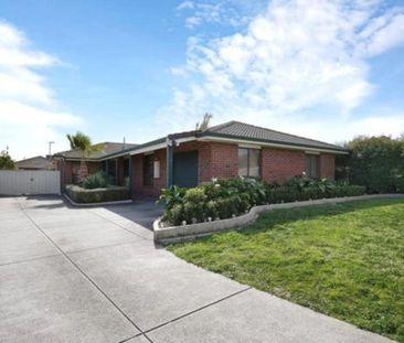 SPACIOUS 4 BEDROOM HOME - Photo 4