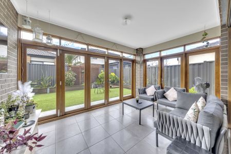 Stylish Craigieburn Home Offering Comfort & Convenience - Photo 2