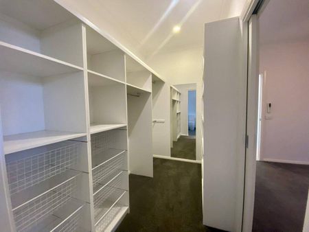 Modern lifestyle with sophisticated living. - Photo 2