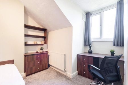 4 bedroom terraced house to rent - Photo 2