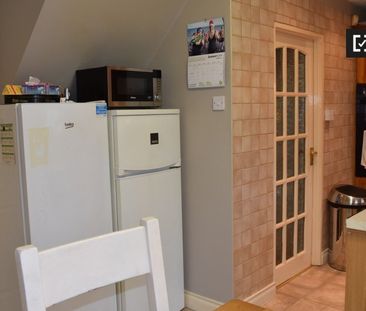 Room for rent in 3-bedroom apartment in Clonsilla, Dublin - Photo 4