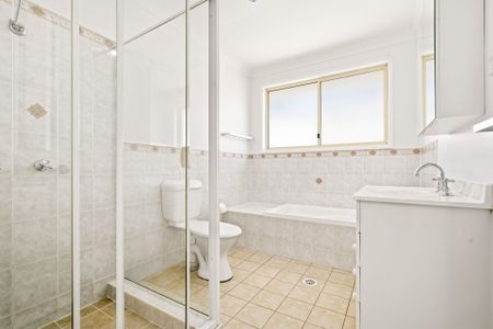 Beautifully Updated 4-Bedroom Family Home - Move-In Ready ! - Photo 5