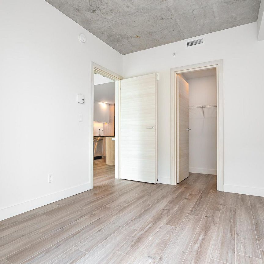 360 President Kennedy, Montréal, QC - Photo 1