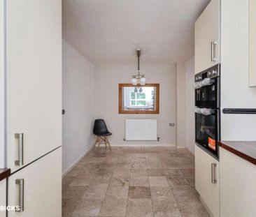 4 bedroom semi-detached house to rent - Photo 2
