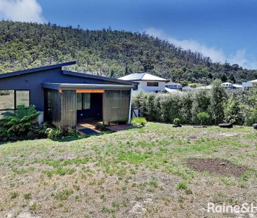 Beautifully Landscaped Family Home - Photo 2