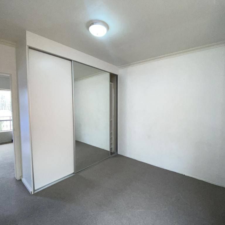 Neat One Bedroom Unit - Photo 1