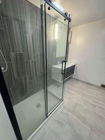 240 Blackburn - Photo 4