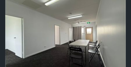 Clean & Comfortable 3-Bedroom Home – Fully Furnished with Beds, Table, Chairs & Washing Machine - Photo 2