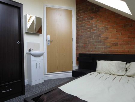 10 bedroom terraced house to rent - Photo 5
