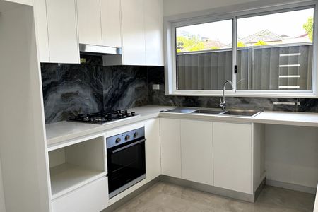 BEAUTIFUL 3 BEDROOM 2 BATHROOM GRANNY FLAT - Photo 5