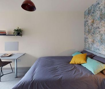 3 bedroom flat to rent - Photo 6