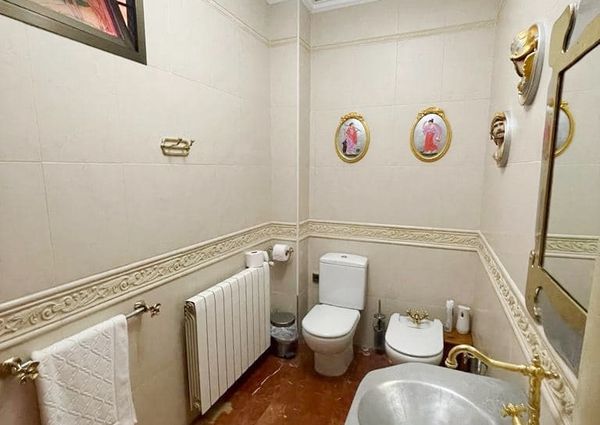 LONG TERM RENTAL. Spacious villa with 6 bedrooms for rent.