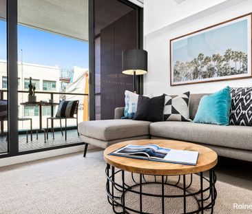 Modern Stylish Convenient Apartment - Photo 1