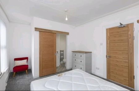 Room 4, Candahar Street, (Refurbished en suite serviced room), BT73AR, Belfast - Photo 5