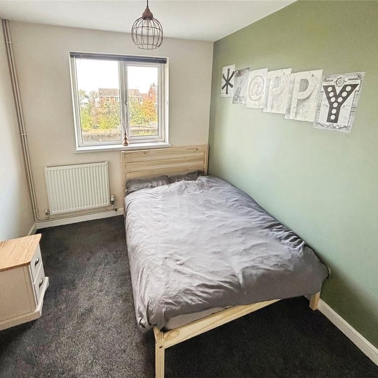 1 bedroom in a house share to rent - Photo 1