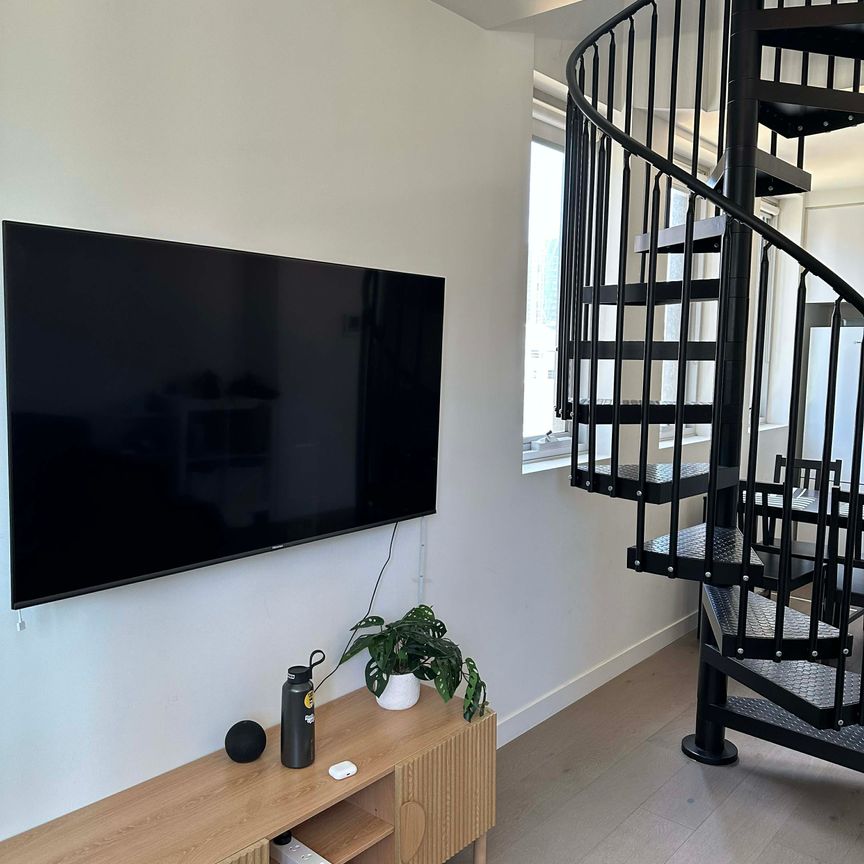 West Melbourne - Photo 1