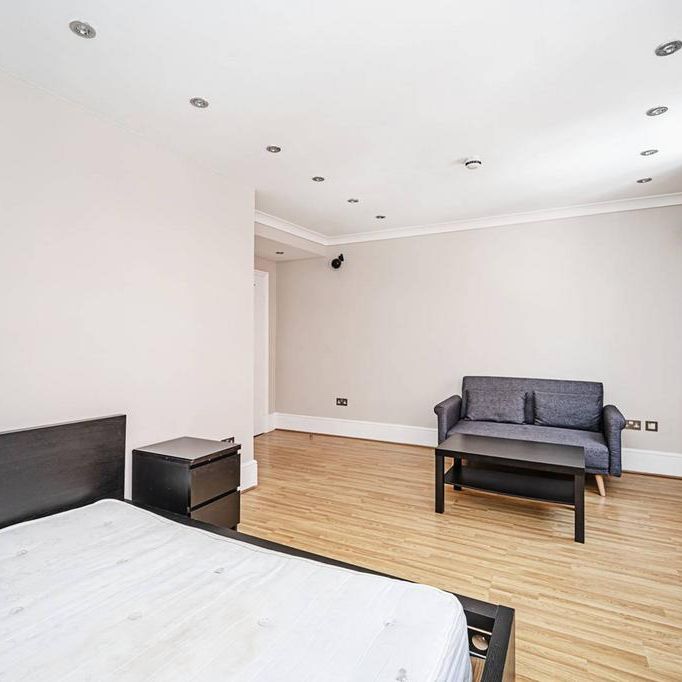 Studio to rent - Photo 1