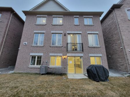 Detached Home For Lease | W8116384 - Photo 5